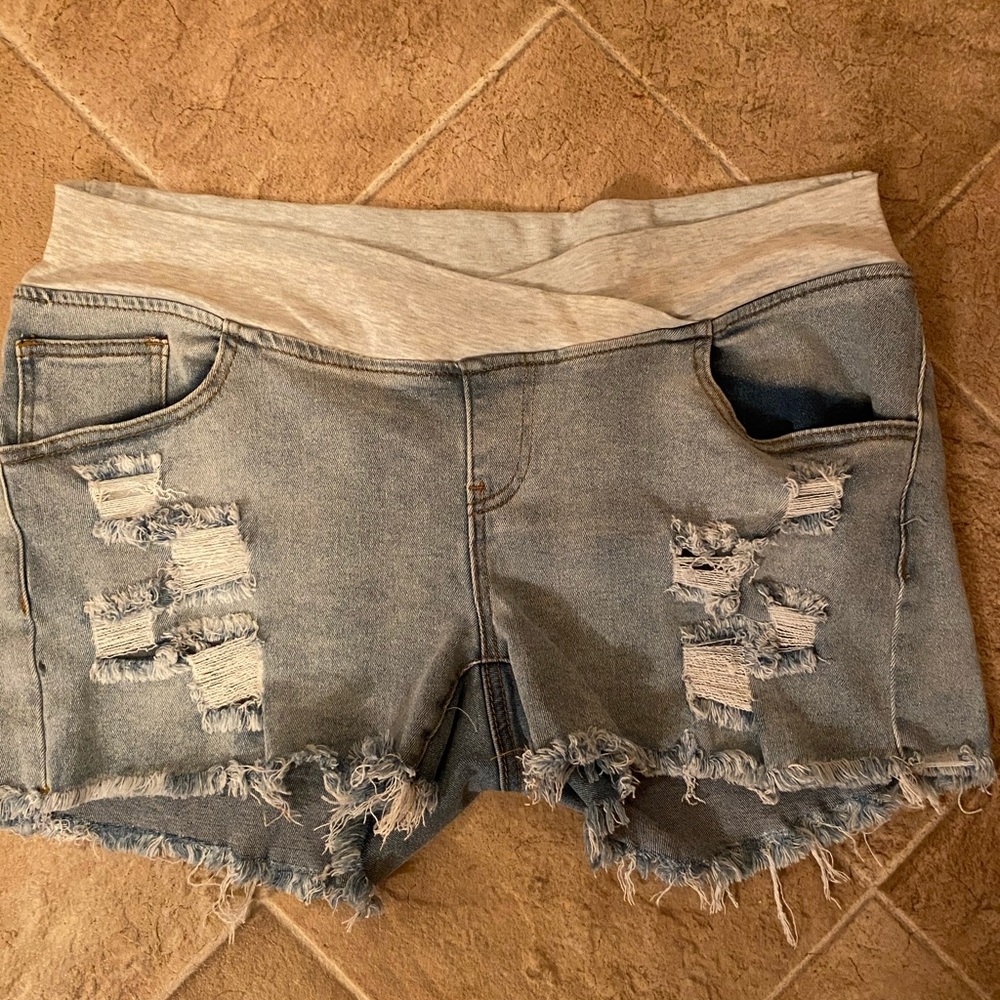 Maternity shorts